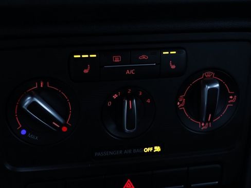 Used 2013 Volkswagen Beetle 2.5 image 11