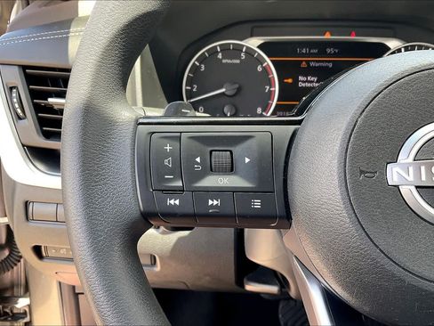 Used 2023 Nissan Rogue SV FWD image 22