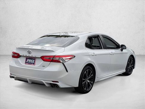 Used 2020 Toyota Camry SE image 5