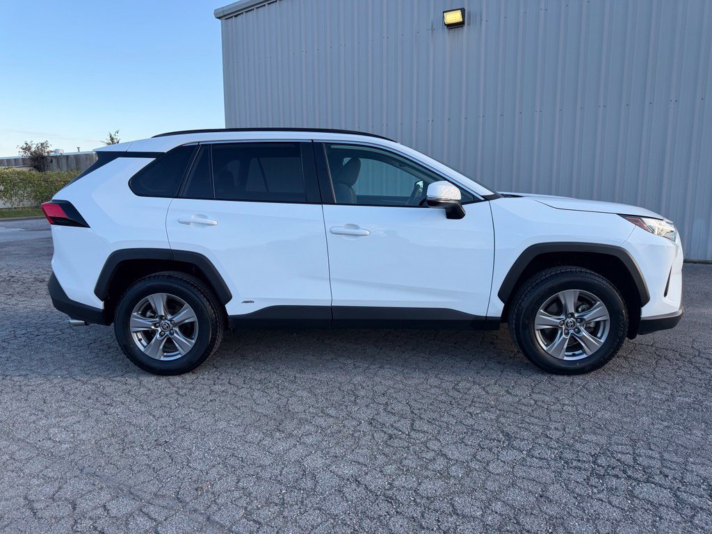 Used 2024 Toyota RAV4 XLE AWD/4WD image 4