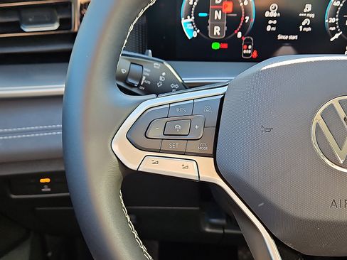 New 2026 Volkswagen Tiguan SE image 17