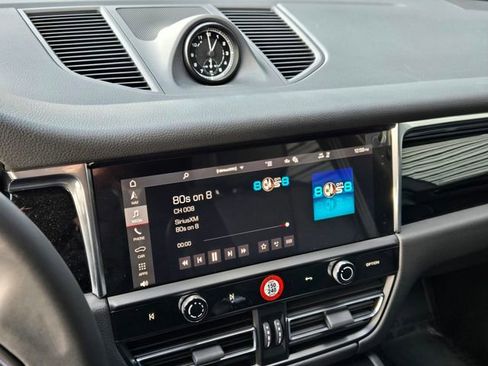 Used 2025 Porsche Macan image 22