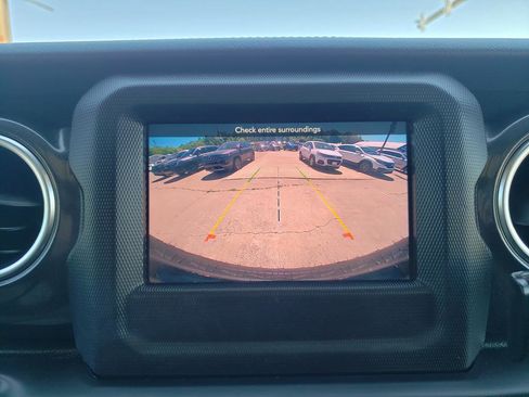 Used 2021 Jeep Wrangler Unlimited Sahara AWD/4WD image 21