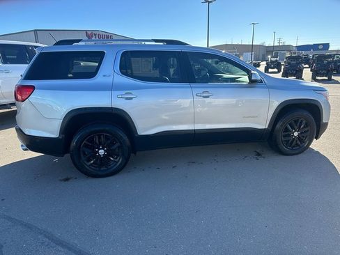 Used 2017 GMC Acadia SLT image 2