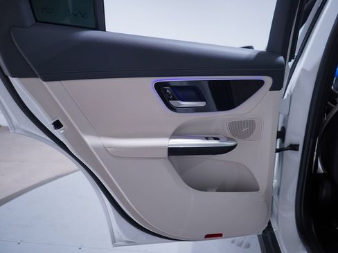 Used 2024 Mercedes-Benz GLC 300 4MATIC image 16
