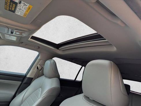 Used 2021 Toyota Highlander XLE AWD/4WD image 14