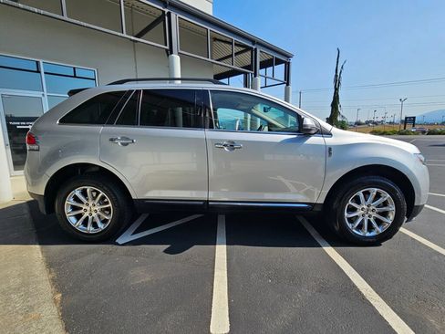 Used 2013 Lincoln MKX FWD image 6