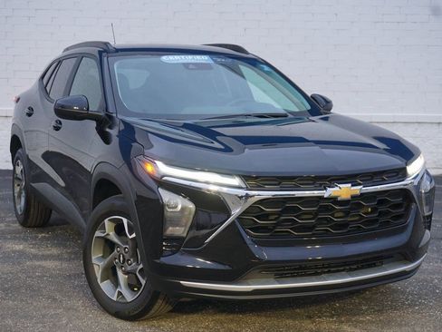 Certified 2024 Chevrolet Trax LT w/ LT Convenience Package image 4