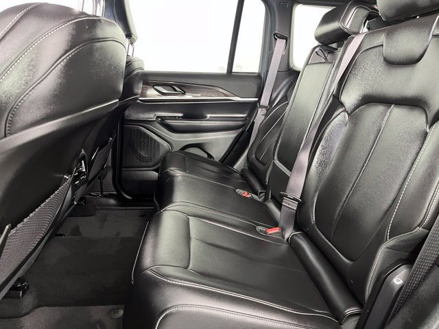 Used 2025 Jeep Grand Cherokee Limited AWD/4WD image 39