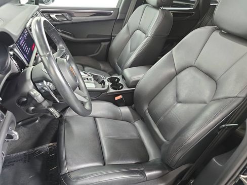 Certified 2023 Porsche Macan AWD/4WD image 5