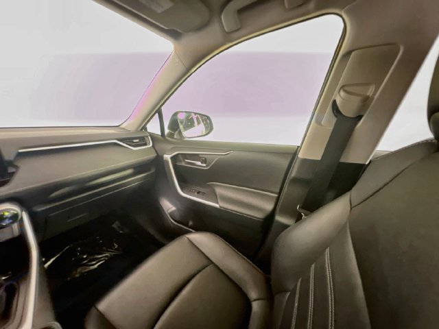 Used 2019 Toyota RAV4 XLE Premium FWD image 13