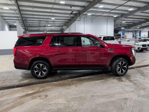 Used 2025 GMC Yukon XL AT4 image 3
