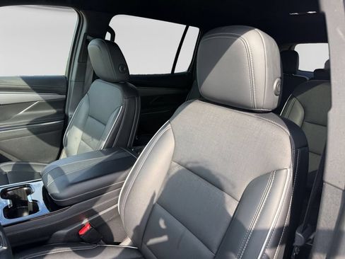 Used 2025 Buick Enclave Preferred AWD/4WD image 23