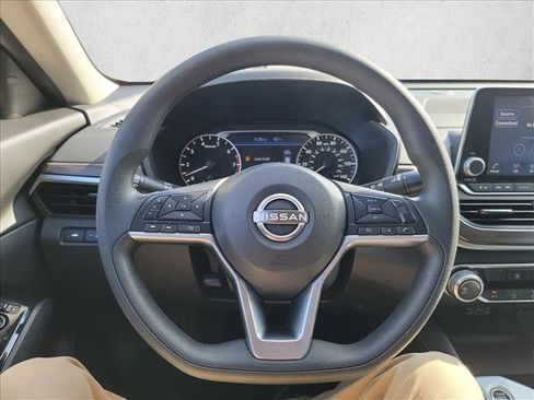 Used 2023 Nissan Altima 2.5 SV image 18