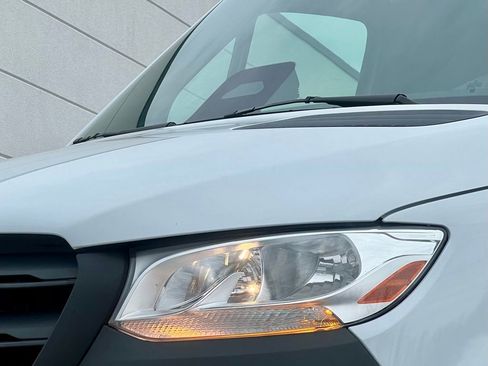 Used 2025 Mercedes-Benz Sprinter 2500 image 14