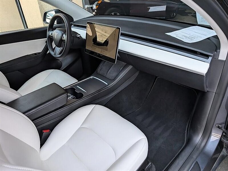 Used 2022 Tesla Model Y Performance AWD/4WD image 4