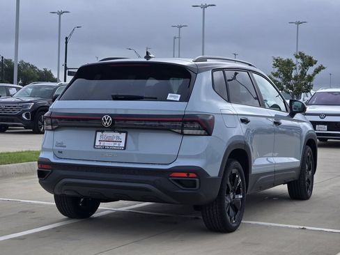New 2026 Volkswagen Taos SE FWD image 4