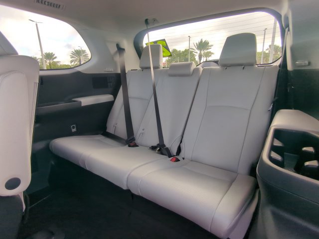 Certified 2025 Toyota Grand Highlander FWD image 16