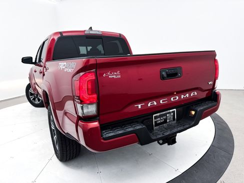 Used 2017 Toyota Tacoma TRD Sport image 2