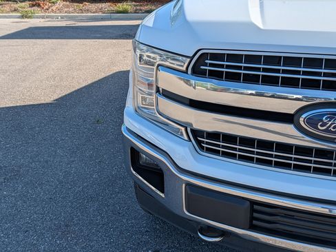 Used 2019 Ford F150 Lariat w/ Equipment Group 502A Luxury AWD/4WD image 9