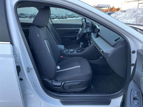 Used 2025 Hyundai Sonata SE FWD image 15