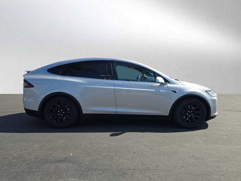 Used 2018 Tesla Model X 100D AWD/4WD image 2
