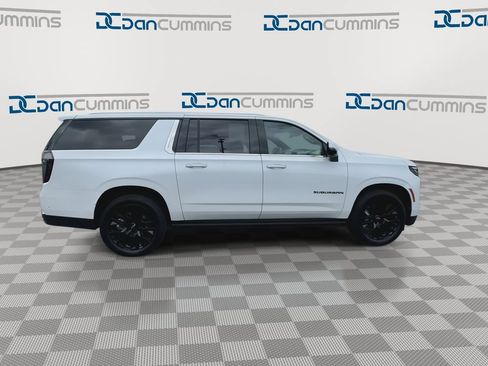 Used 2025 Chevrolet Suburban High Country AWD/4WD image 9