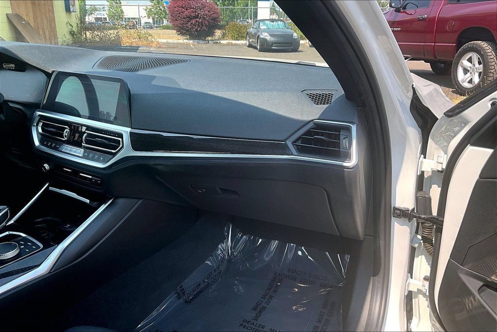 Used 2020 BMW 330i Sedan w/ Premium Package RWD image 18