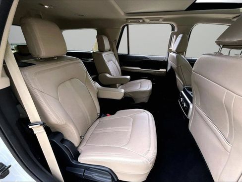 Used 2024 Ford Expedition Limited AWD/4WD image 25