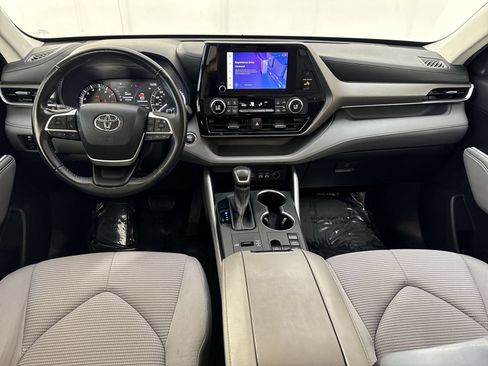 Used 2023 Toyota Highlander LE FWD image 24