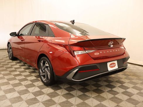 Used 2025 Hyundai Elantra Sport image 3