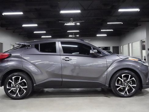 Used 2021 Toyota C-HR XLE FWD image 6