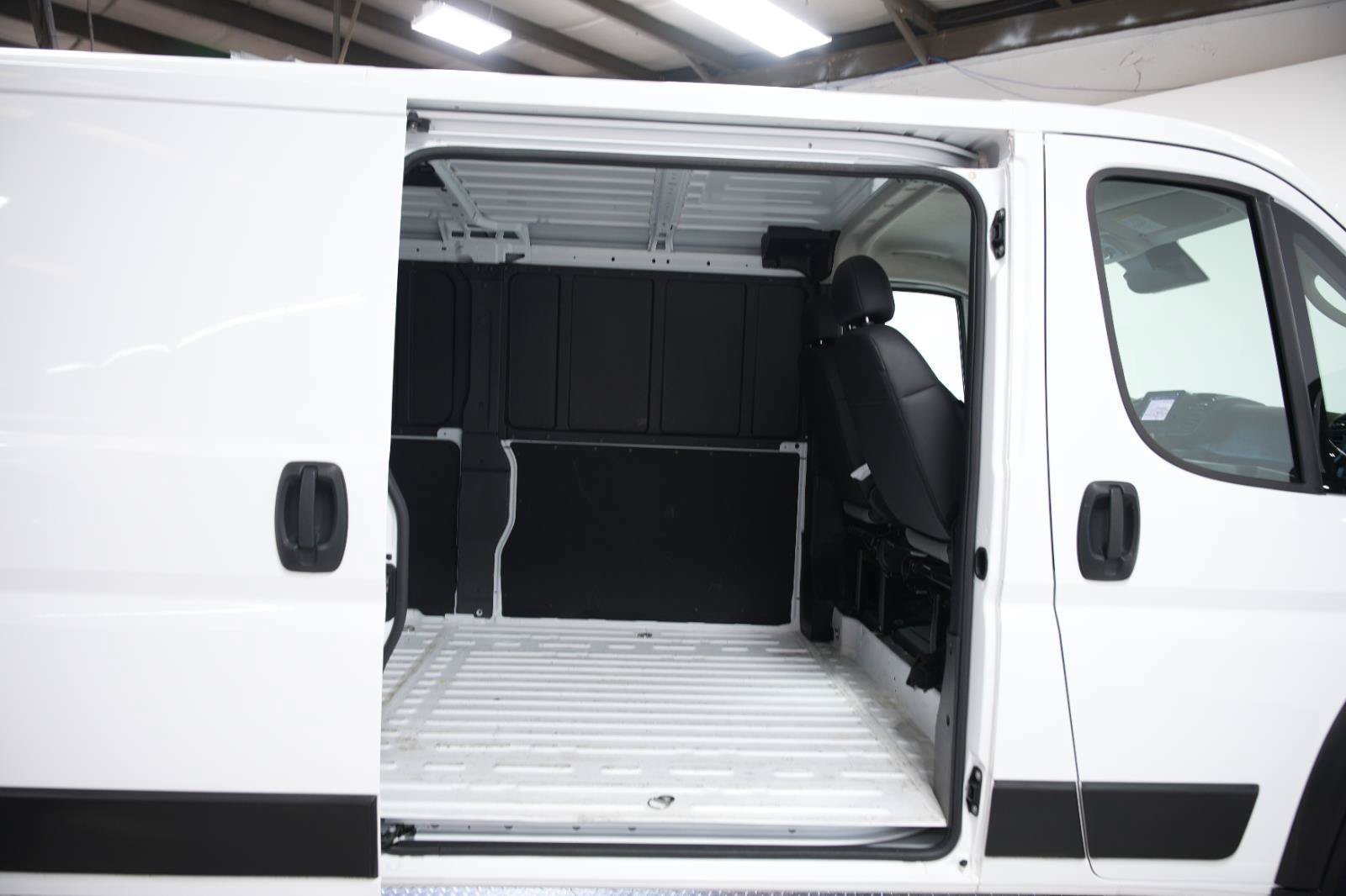 Used 2025 RAM ProMaster 2500 w/ Convenience Group FWD image 19