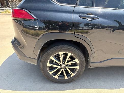 Used 2025 Toyota Corolla Cross XLE FWD image 7