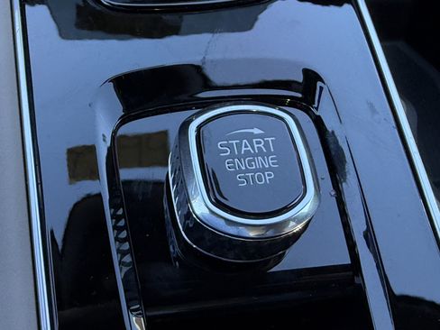 New 2026 Volvo XC90 T8 Plus image 24