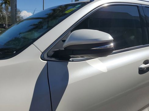 Used 2019 Toyota Highlander Limited image 12