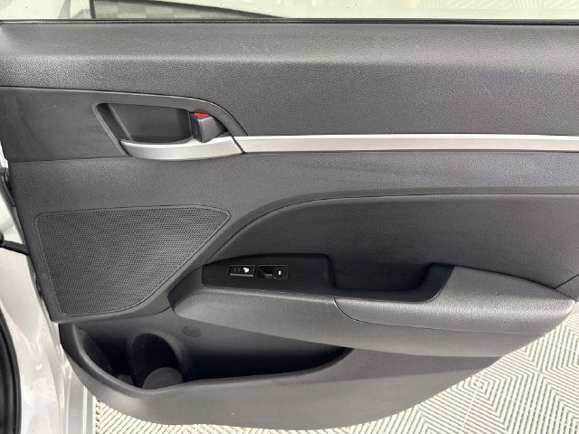 Used 2017 Hyundai Elantra Limited w/ Limited Tech Package 04 FWD image 25