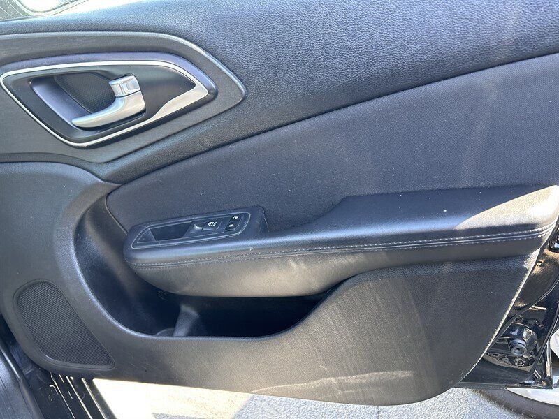 Used 2015 Chrysler 200 Limited w/ Convenience Group FWD image 13