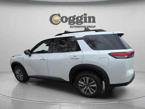New 2026 Nissan Pathfinder SL FWD image 3