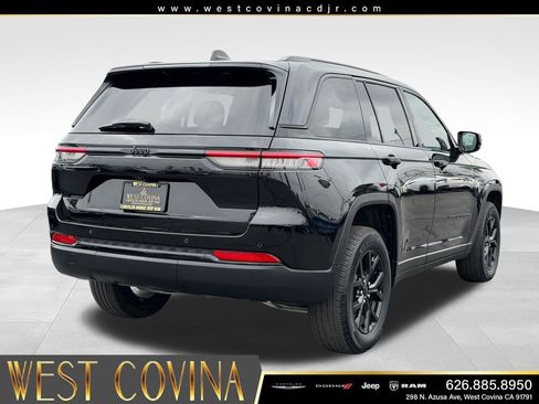 Used 2025 Jeep Grand Cherokee Altitude RWD image 7