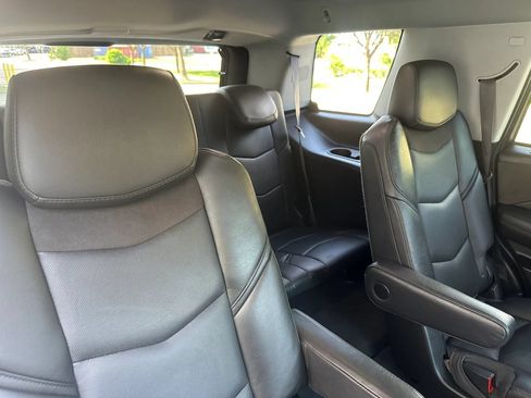 Used 2016 Cadillac Escalade Premium RWD image 28
