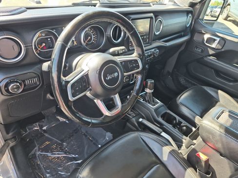 Used 2020 Jeep Gladiator Overland AWD/4WD image 14