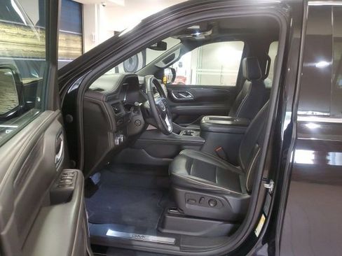 Used 2023 GMC Yukon XL SLT w/ SLT Premium Package AWD/4WD image 14