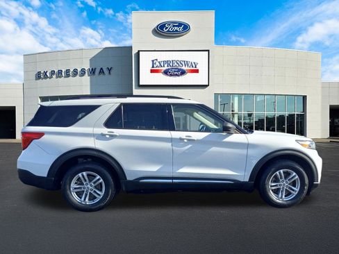 Used 2023 Ford Explorer XLT w/ Equipment Group 202A image 5