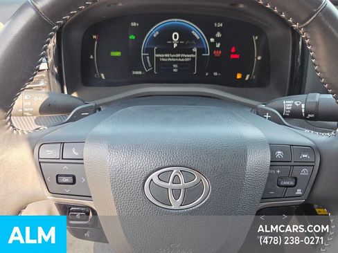 Used 2025 Toyota Camry SE image 23