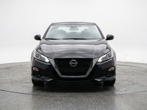 Used 2025 Nissan Altima 2.5 SV FWD image 2