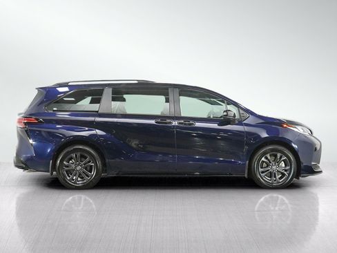 Used 2026 Toyota Sienna AWD image 6