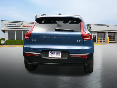 Used 2024 Volvo XC40 B5 Core AWD/4WD image 4