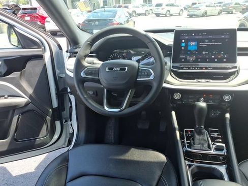 Used 2025 Jeep Compass Limited AWD/4WD image 12