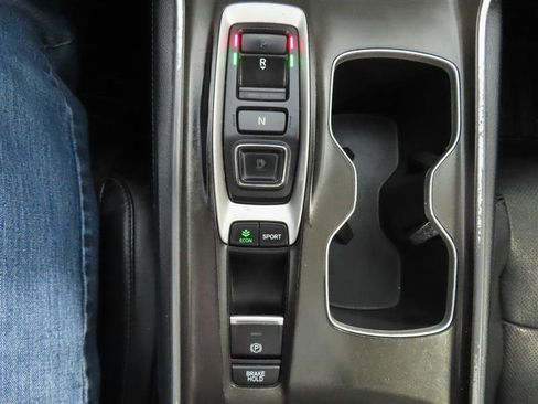 Used 2018 Honda Accord Touring image 31